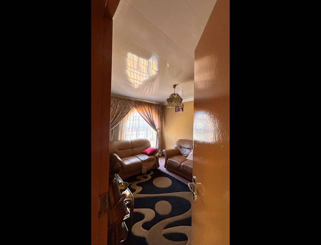 3 BEDROOM HOUSE FOR SALE IN PROTEA NORTH